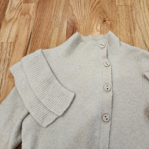 Anthropologie Charlie And Robin Knit Sweater Cardigan Ruffled Ivory Beige XS - Picture 8 of 10